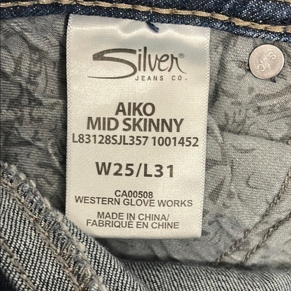 Distressed Silver Aiko skinny Mid Rise Medium Wash Jeans - Picture 8 of 12